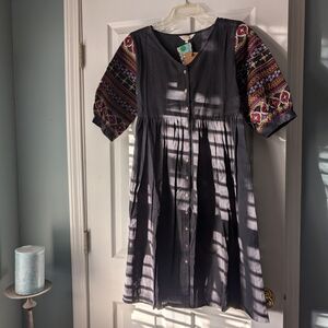 Elegant Black Midi Dress with Embroidered Sleeves